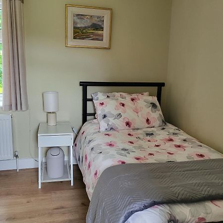 דירות Dungloe Lakeside Lodging מראה חיצוני תמונה