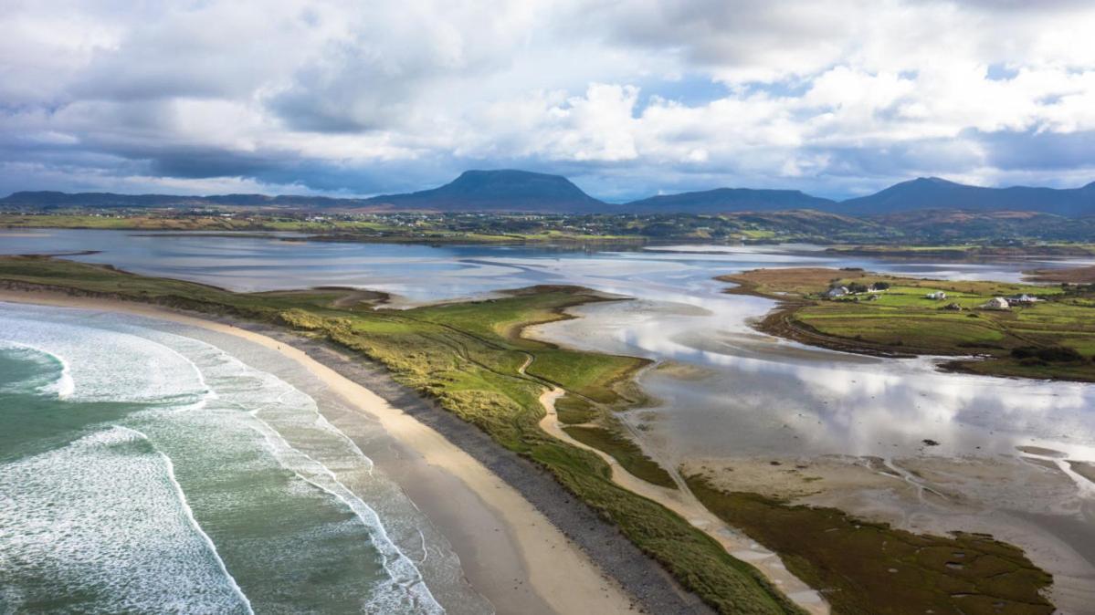 דירות Dungloe Lakeside Lodging מראה חיצוני תמונה