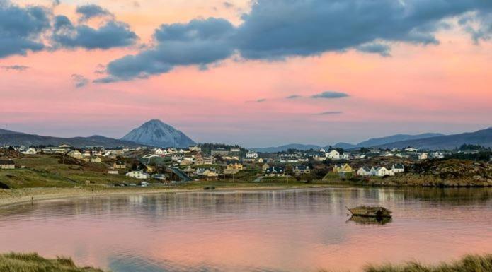 דירות Dungloe Lakeside Lodging מראה חיצוני תמונה