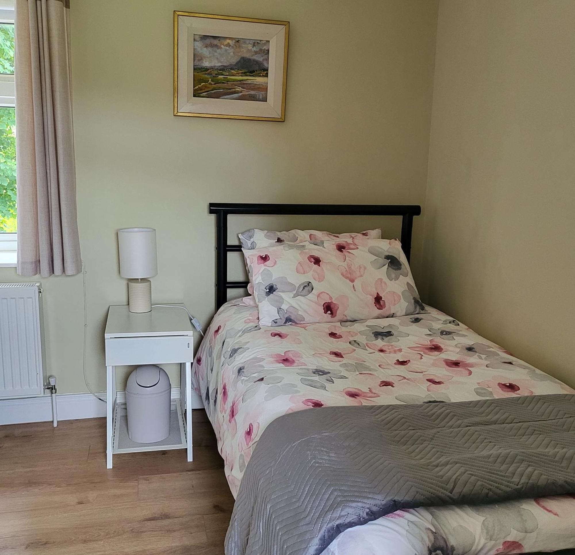 דירות Dungloe Lakeside Lodging מראה חיצוני תמונה